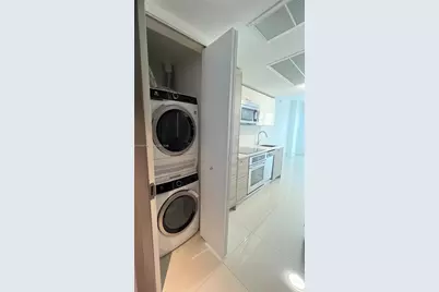 1300 Brickell Bay Dr #1606, Miami, FL 33131 - Photo 13