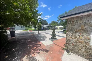 5738 Garfield St, Hollywood, FL 33021 - Photo 27