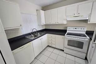 9461 Evergreen Pl, Davie, FL 33324 - Photo 5