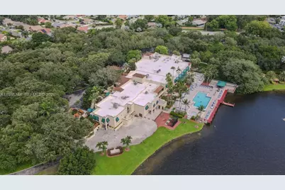 9461 Evergreen Pl #305, Davie, FL 33324 - Photo 1