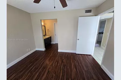 9461 Evergreen Pl #305, Davie, FL 33324 - Photo 7