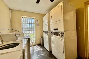 1051 SW 1st St, Miami, FL 33130 - Photo 11