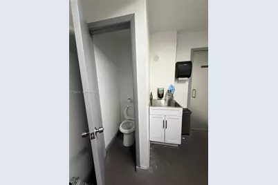 330 NW 171st St, North Miami Beach, FL 33169 - Photo 27
