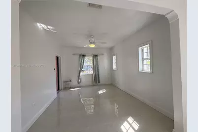 521 NW 48th St, Miami, FL 33127 - Photo 13