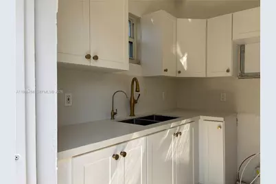 521 NW 48th St, Miami, FL 33127 - Photo 9