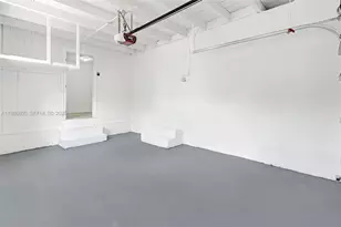 1061 NW 87th St, Miami, FL 33150 - Photo 39