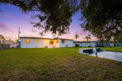 1061 NW 87th St, Miami, FL 33150 - Photo 23