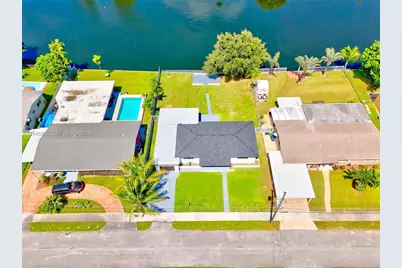 1061 NW 87th St, Miami, FL 33150 - Photo 15