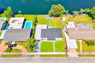 1061 NW 87th St, Miami, FL 33150 - Photo 15