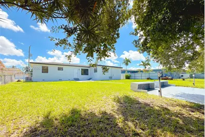 1061 NW 87th St, Miami, FL 33150 - Photo 19