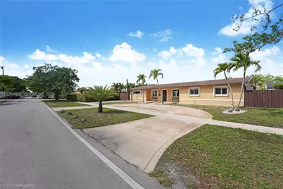 7921 NW 178th St, Hialeah, FL 33015 - Photo 3