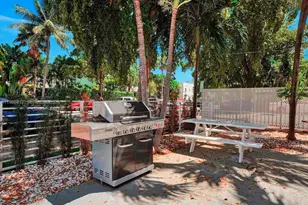 1000 7th St, Miami Beach, FL 33139 - Photo 9