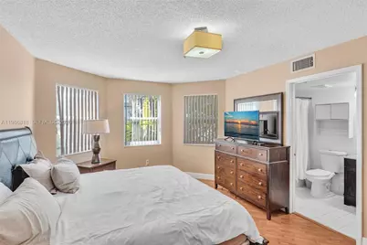 771 N Pine Island Rd #303, Plantation, FL 33324 - Photo 23