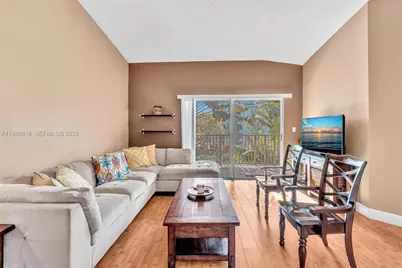 771 N Pine Island Rd #303, Plantation, FL 33324 - Photo 5