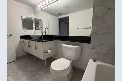 31 SE 5th St #605, Miami, FL 33131 - Photo 11