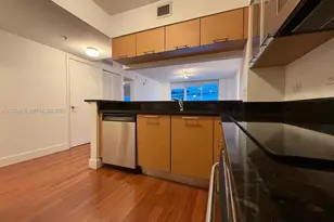 31 SE 5th St, Miami, FL 33131 - Photo 5