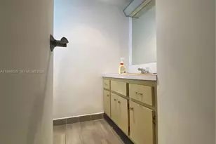 443 NE 195th St, Miami, FL 33179 - Photo 11