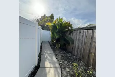 590 NE 20th St #2, Wilton Manors, FL 33305 - Photo 3