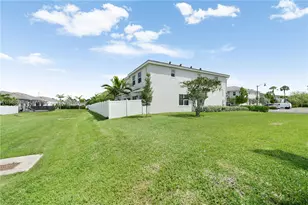 230 SW 170th Ave, Pembroke Pines, FL 33027 - Photo 7