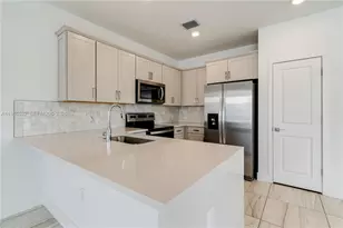 230 SW 170th Ave, Pembroke Pines, FL 33027 - Photo 17