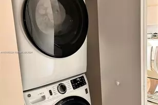 2561 NE 193rd St, Miami, FL 33180 - Photo 13