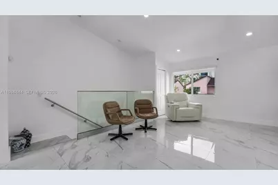 8033 Lake Dr #203, Doral, FL 33166 - Photo 5