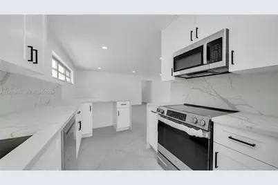 8850 NE 4th Ave, El Portal, FL 33138 - Photo 11