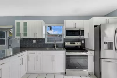 10532 SW 21st Ln, Miami, FL 33165 - Photo 13
