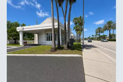13750 Biscayne Blvd, North Miami Beach, FL 33181 - Photo 21