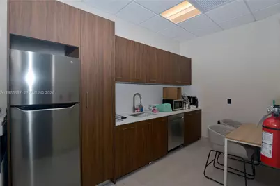 13750 Biscayne Blvd, North Miami Beach, FL 33181 - Photo 17