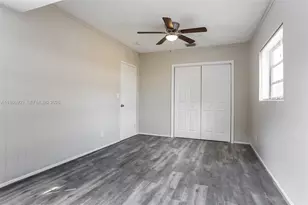 1078 NE 157th St, North Miami Beach, FL 33162 - Photo 9