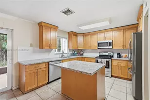 1421 SW 97th Ave, Pembroke Pines, FL 33025 - Photo 41