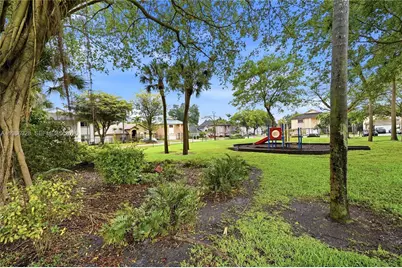 1421 SW 97th Ave, Pembroke Pines, FL 33025 - Photo 35