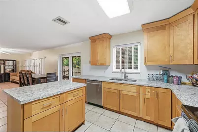 1421 SW 97th Ave, Pembroke Pines, FL 33025 - Photo 7