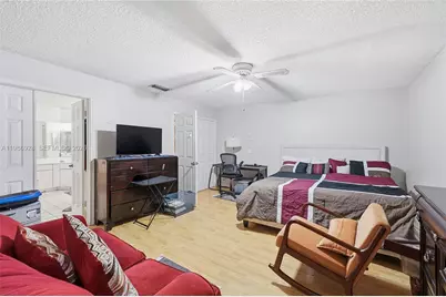 1421 SW 97th Ave, Pembroke Pines, FL 33025 - Photo 17