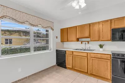 1081 SW 63rd Ave, West Miami, FL 33144 - Photo 9