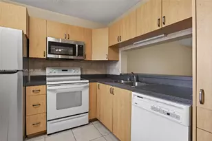 5520 Lakeside Dr, Margate, FL 33063 - Photo 7
