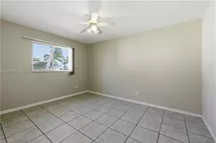 826 SE 5th Ct, Cape Coral, FL 33990 - Photo 5