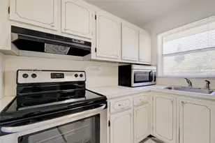 8951 Sunrise Lakes Blvd, Sunrise, FL 33322 - Photo 17