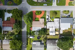 8740 NW 11th St, Pembroke Pines, FL 33024 - Photo 23