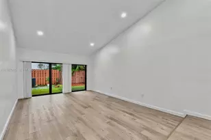 518 NE 199th Ln, Miami, FL 33179 - Photo 11