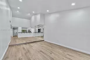 518 NE 199th Ln, Miami, FL 33179 - Photo 13