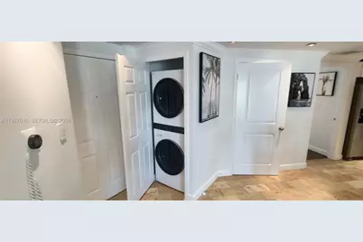 170 SE 14th St #2805, Miami, FL 33131 - Photo 9