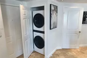 170 SE 14th St, Miami, FL 33131 - Photo 9