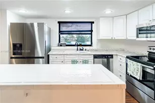 8980 Palm Tree Ln, Pembroke Pines, FL 33024 - Photo 5