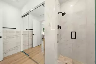 424 Alamanda Dr, Hallandale Beach, FL 33009 - Photo 43