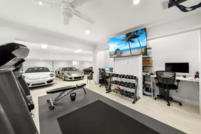 424 Alamanda Dr, Hallandale Beach, FL 33009 - Photo 27