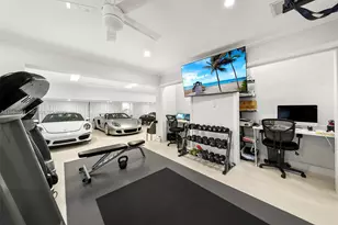 424 Alamanda Dr, Hallandale Beach, FL 33009 - Photo 27