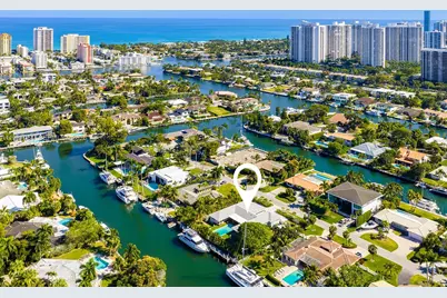 424 Alamanda Dr, Hallandale Beach, FL 33009 - Photo 3