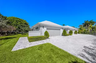 424 Alamanda Dr, Hallandale Beach, FL 33009 - Photo 49